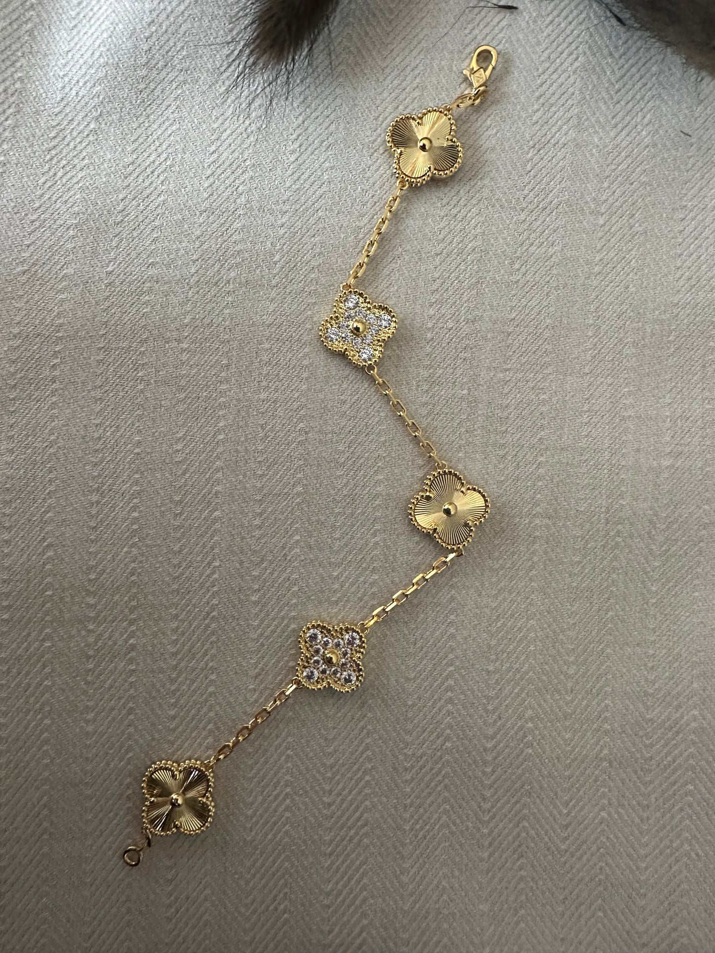 Lara - Armbånd ( guld m sten )