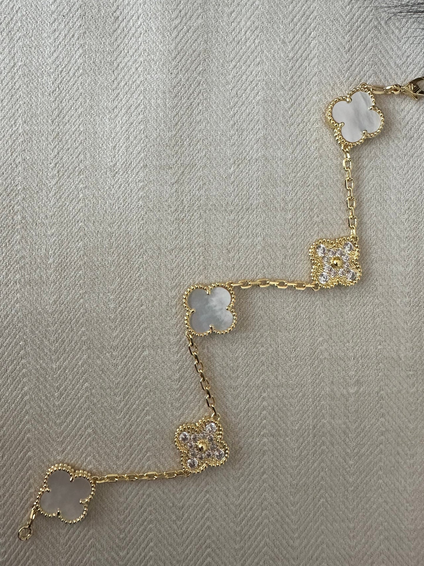 Camilia Armbånd ( Hvid m sten