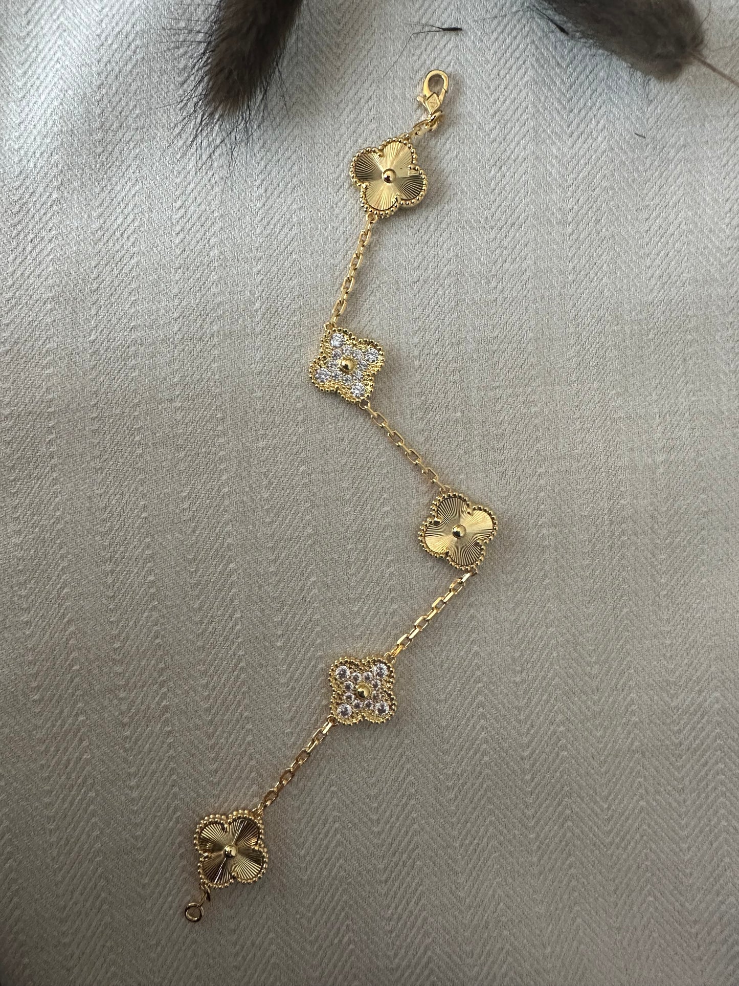 Lara - Armbånd ( guld m sten )