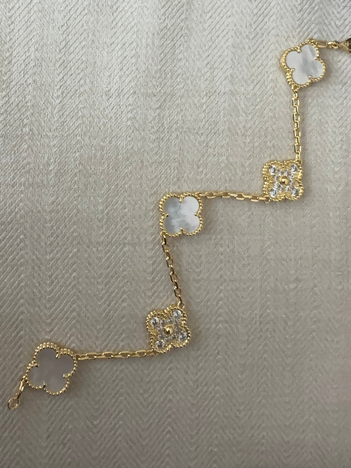 Camilia Armbånd ( Hvid m sten