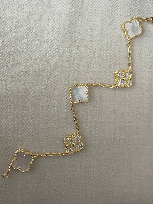 Camilia Armbånd ( Hvid m sten