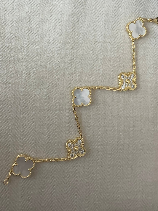 Camilia Armbånd ( Hvid m sten