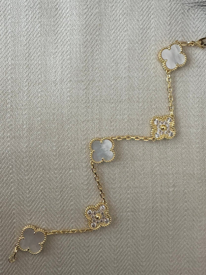 Camilia Armbånd ( Hvid m sten