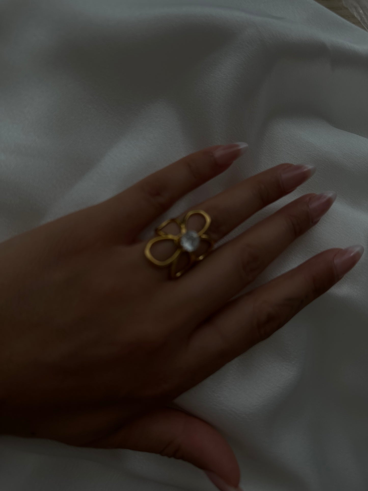Laura -ring
